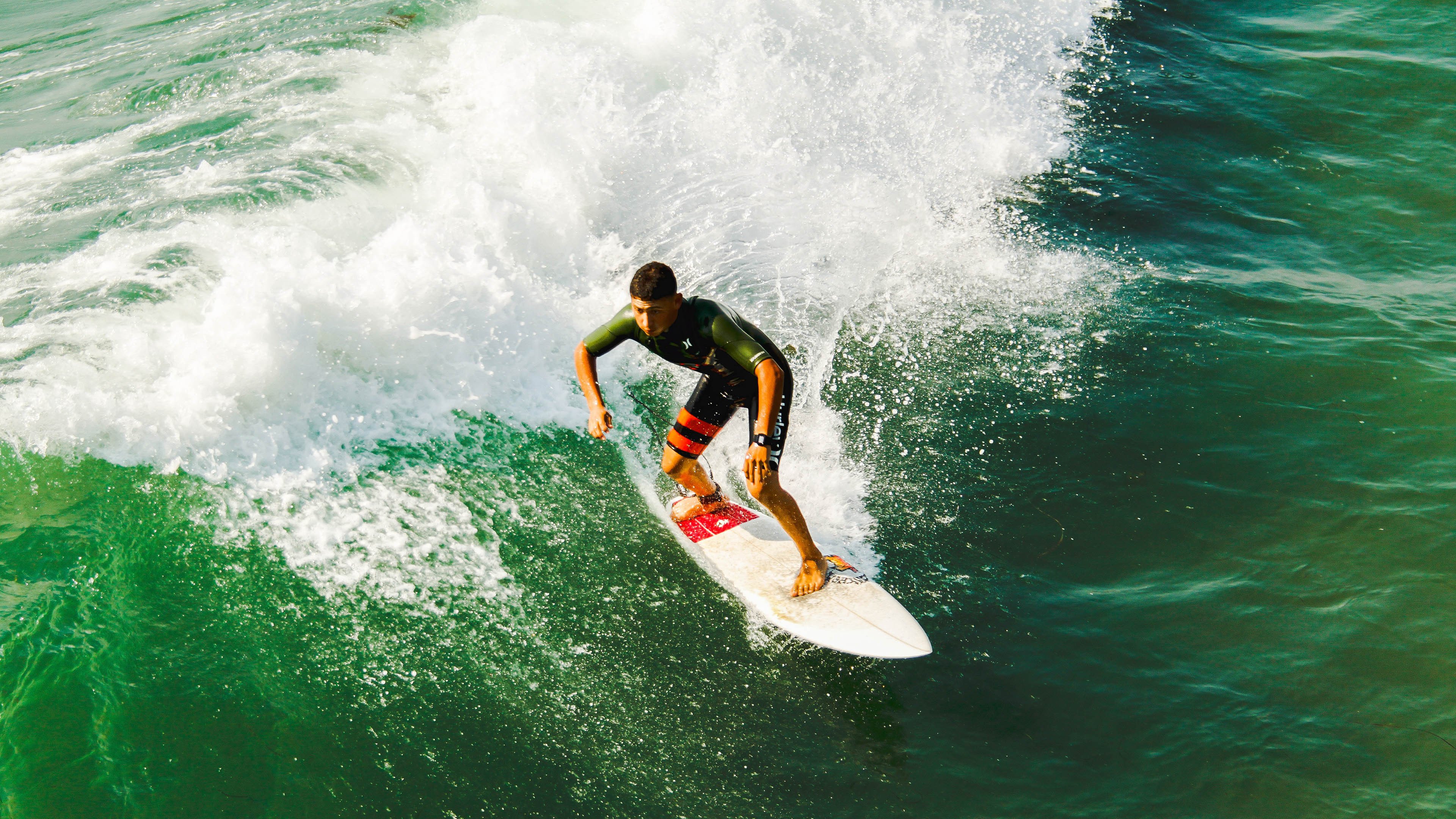 _夺冠悬念：决赛临近，谁能笑到最后？_，夺冠 比赛