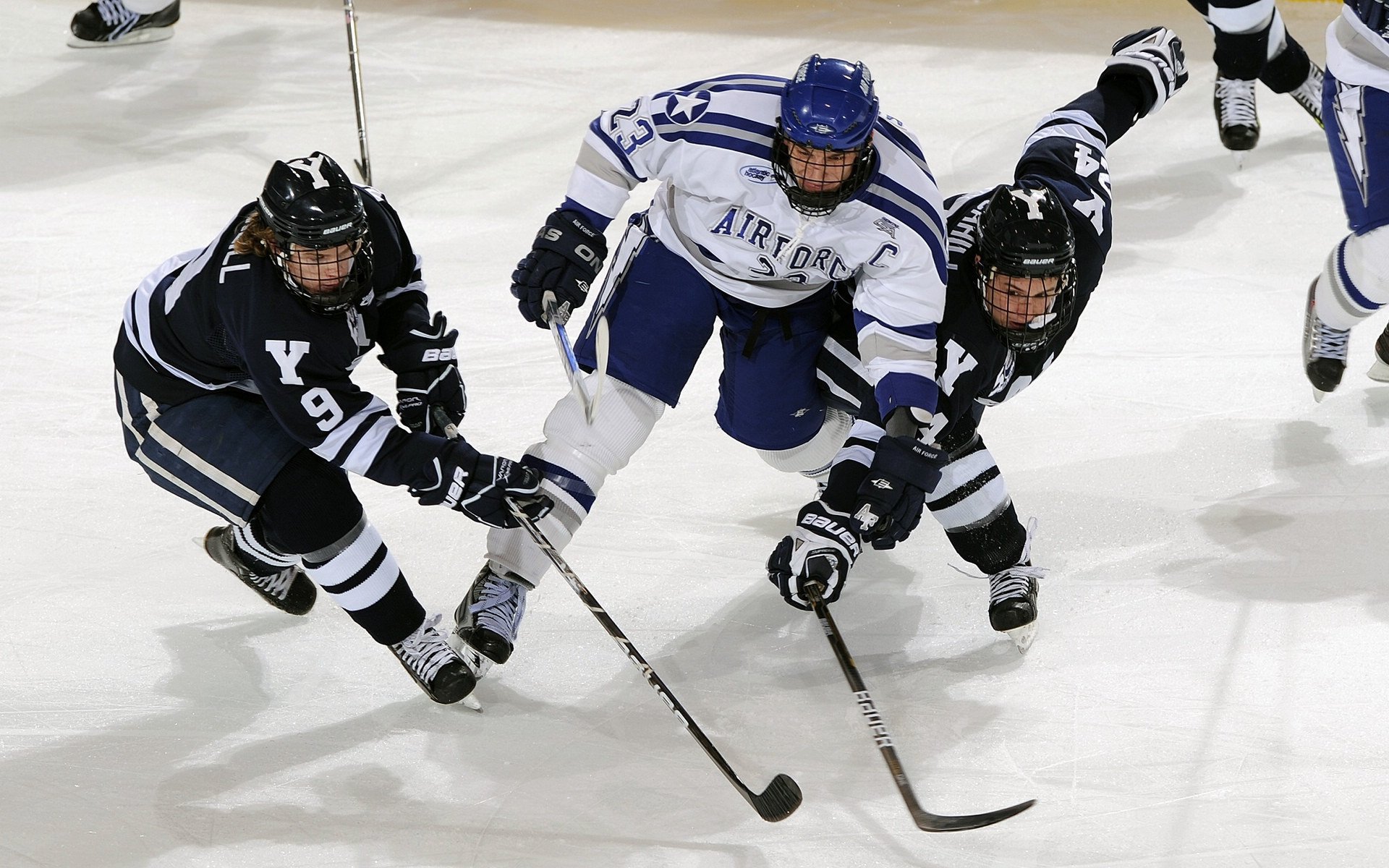 沙漠奇观：中东赛道的独特魅力，中东沙漠怎么形成的